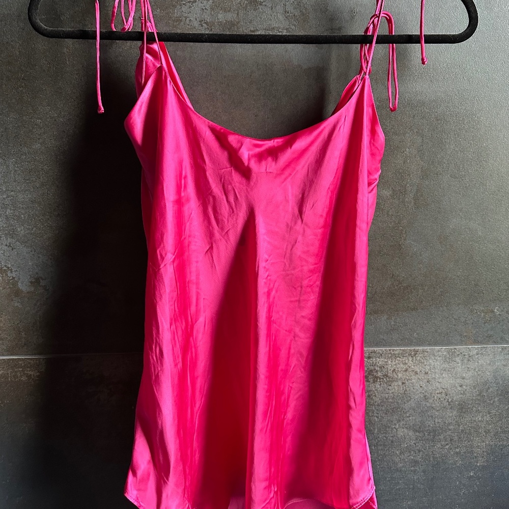 WILFRED ARITZIA ALLUSION CAMI ELECTRON PINK MEDIUM NWT - Picture 2 of 3
